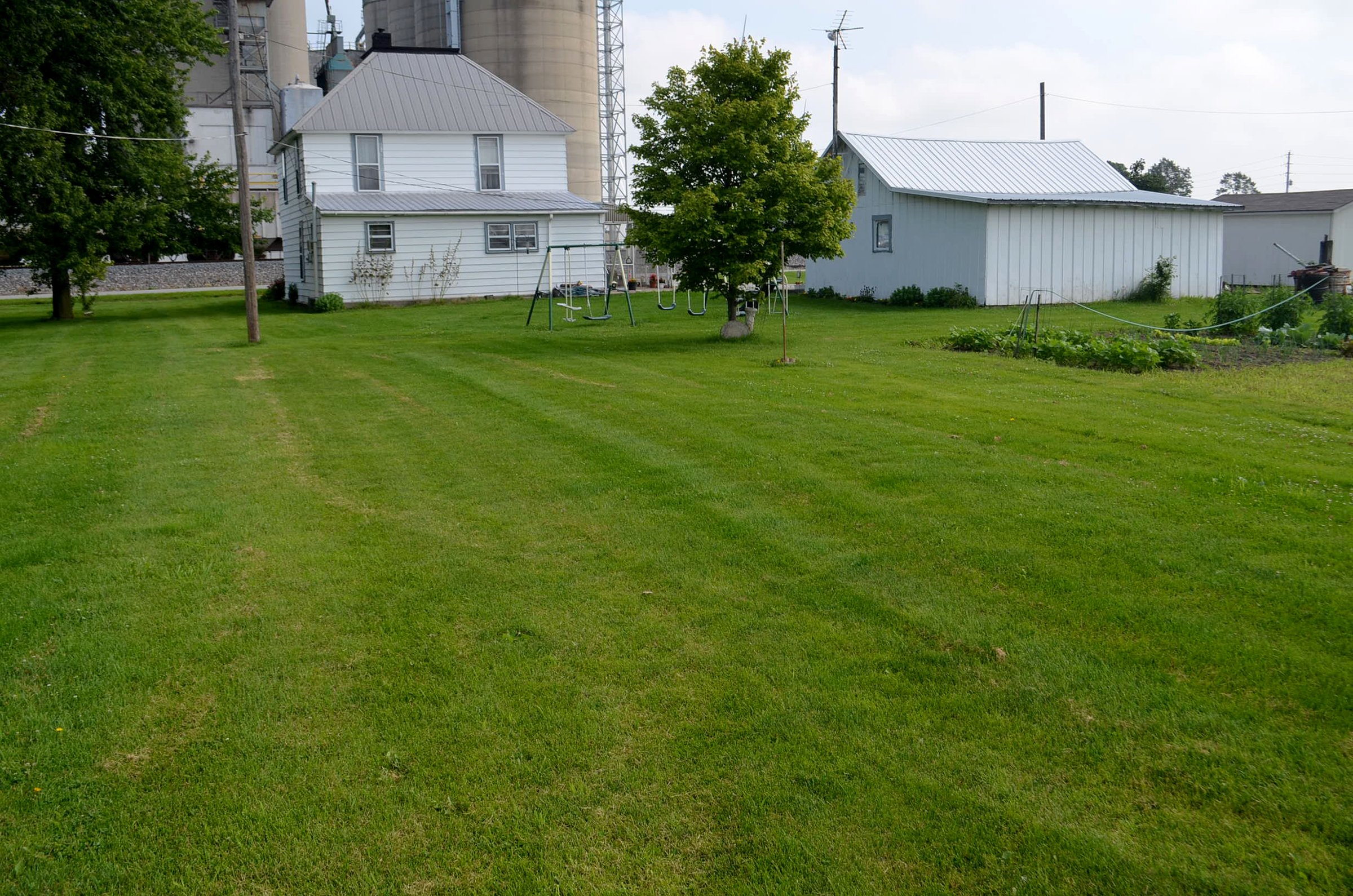 Property photo 6 - HOME & PERSONAL PROPERTY AUCTION IN EAST ALLEN COUNTY, INDIANA